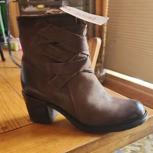 Sundance Rich Brown Leather Ankle Boots